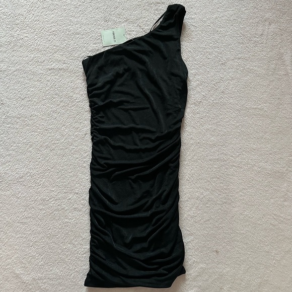 Elegant Black One-Shoulder Dress - Picture 1 of 3